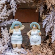 Dekoratív figura hölgyek a strandon, nyári dekoráció, fürdő figurák kalappal kék/fehér H15/15,5cm 2 db-os szett