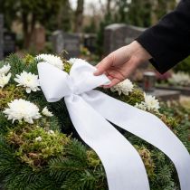 tételeket Fehér koszorúszalag, 200 mm széles, 25 m-es tekercs, gyászszalag, masniszalag, díszszalag temetési virágkötészethez és alkalmakra