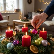 tételeket Mini karácsonyi gömbdíszek dróttal, tükrös bogyók, színes, 40 mm, 32 darab