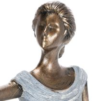 tételeket Nő figura madárral. Művészi tervezésű dekoratív szobor időtlen dizájnnal. 41 cm