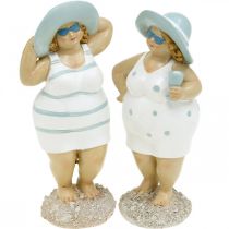 Dekoratív figura hölgyek a strandon, nyári dekoráció, fürdő figurák kalappal kék/fehér H15/15,5cm 2 db-os szett