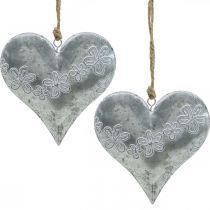 Akasztható szívek, fém díszítés dombornyomással, Valentin-nap, tavaszi dekoráció ezüst, fehér H13cm 4db