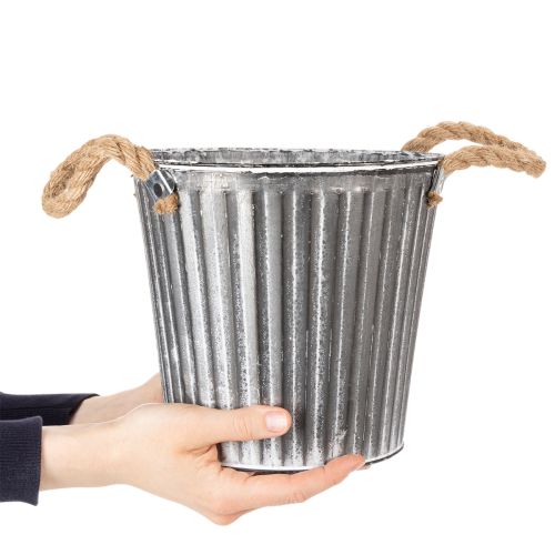Dekoratív virágcserép, fém cserép fogantyúkkal, fém díszítéssel, shabby chic Ø21.5cm | Floristik24.hu