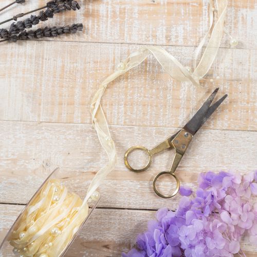 tételeket Dekoratív szalag gyöngyökkel, krémszínű, 20 mm, 5 m