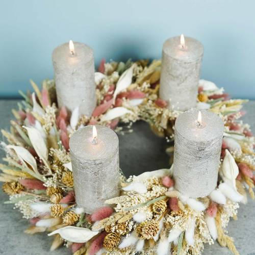 tételeket Platina színű oszlopgyertyák különböző méretekben az elegáns dekorációhoz