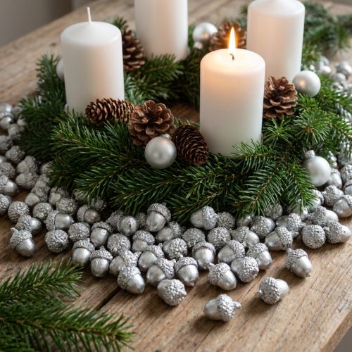 Dekoratív makk ezüst, adventi dekoráció, természetes őszi gyümölcsök, vidéki ház Ø1,5 – 2,5cm H1,5 – 3cm 300g | Floristik24.hu