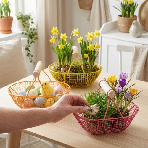 Drótkosár fa fogantyúval. Praktikus kialakítás. Ideális tavaszi dekorációhoz, otthonra és irodába. 17 cm, 6 darab. | Floristik24.hu