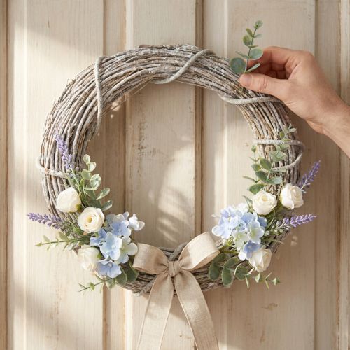 Dekoratív koszorú, fehérre meszelt, ajtókoszorú, shabby chic, Ø42cm, természetes ágak, vidéki stílus | Floristik24.hu