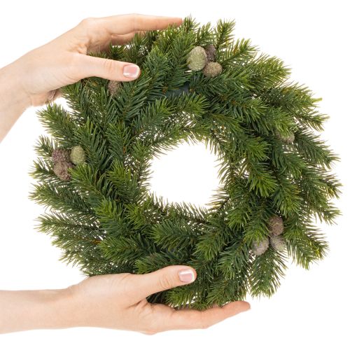 Műfenyőág koszorú tobozokkal ajtóra vagy asztalra, 30cm | Floristik24.hu