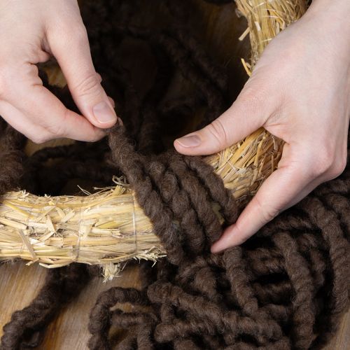 tételeket Pihe-puha Mirabell gyapjúzsinór, barna, 25 m-es díszszalag virágkötészethez és kézműveskedéshez