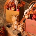 Ülő mókus figura őszi dekorációhoz, 10cm | Floristik24.hu
