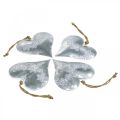 Floristik24 Akasztható szívek, fém díszítés dombornyomással, Valentin-nap, tavaszi dekoráció ezüst, fehér H13cm 4db