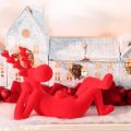 Dekoratív vörös rénszarvas figura, fekvő helyzetben, modern dizájn, 24 cm, 2 darab | Floristik24.hu